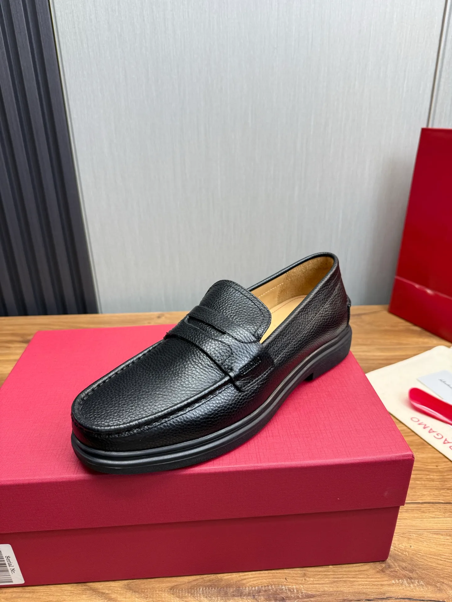 Men's shoes 💰800💰 Ferragamo. [Ferragamo] Men's Loaf leather shoes, the latest hot style, 1:1 original purchase quality, top quality, imported open-edge beaded cowhide leather on the upper, hand-made three-dimensional stitching highlights the round toe design, the inner feet are made of imported cowhide, with original wear-resistant rubber outsole, matching code 39-44, (38, 45 custom-made, non-refundable)